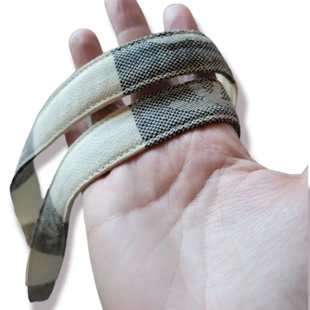 CHANEL Cream and Gray Striped Canvas Shoulder Bag with Wooden Frame - Picture 15 of 15